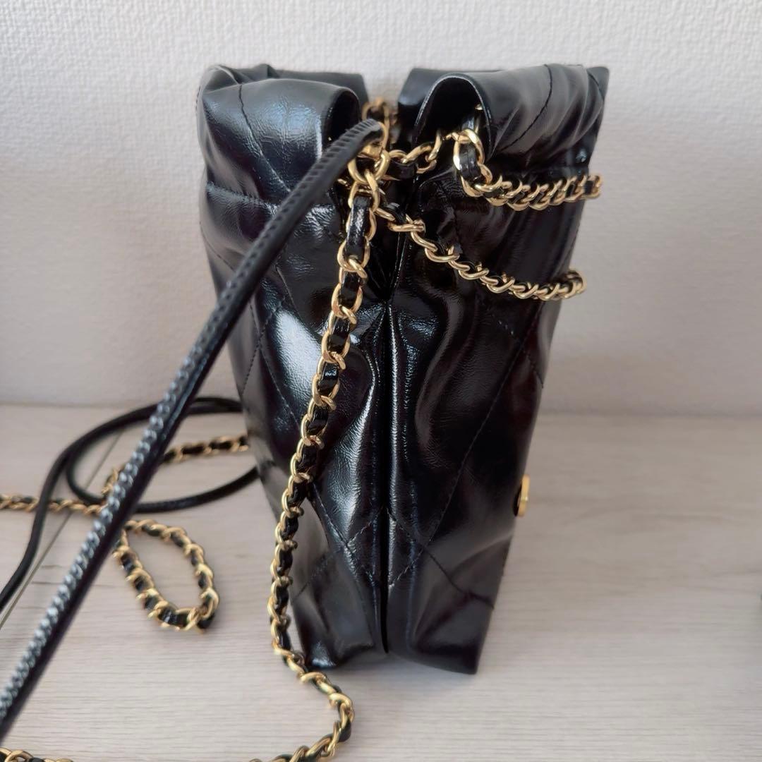 CHANEL ブラックレザー ノベルティ ショルダーバッグ 22