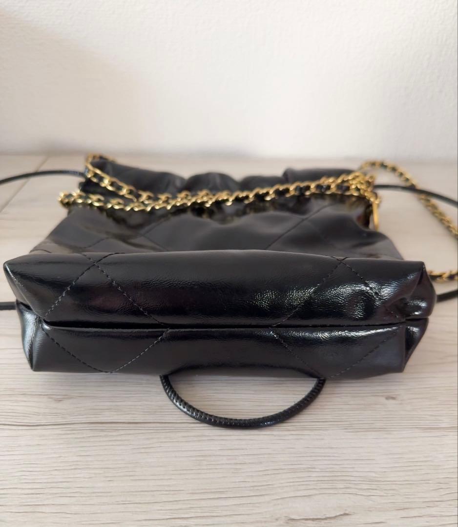 CHANEL ブラックレザー ノベルティ ショルダーバッグ 22