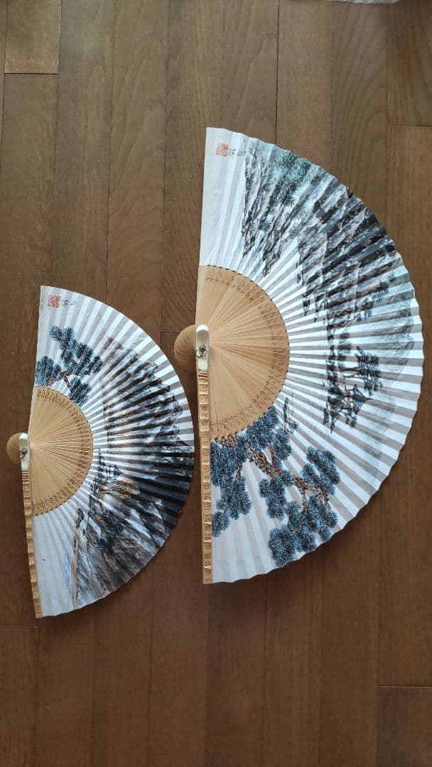 人見友紀　伝説の逃亡画家　日本画　飾り扇　扇子　山水画