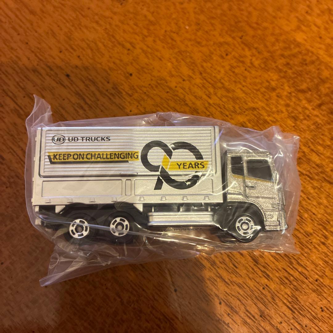 トミカ Quon 90周年記念ミニカー