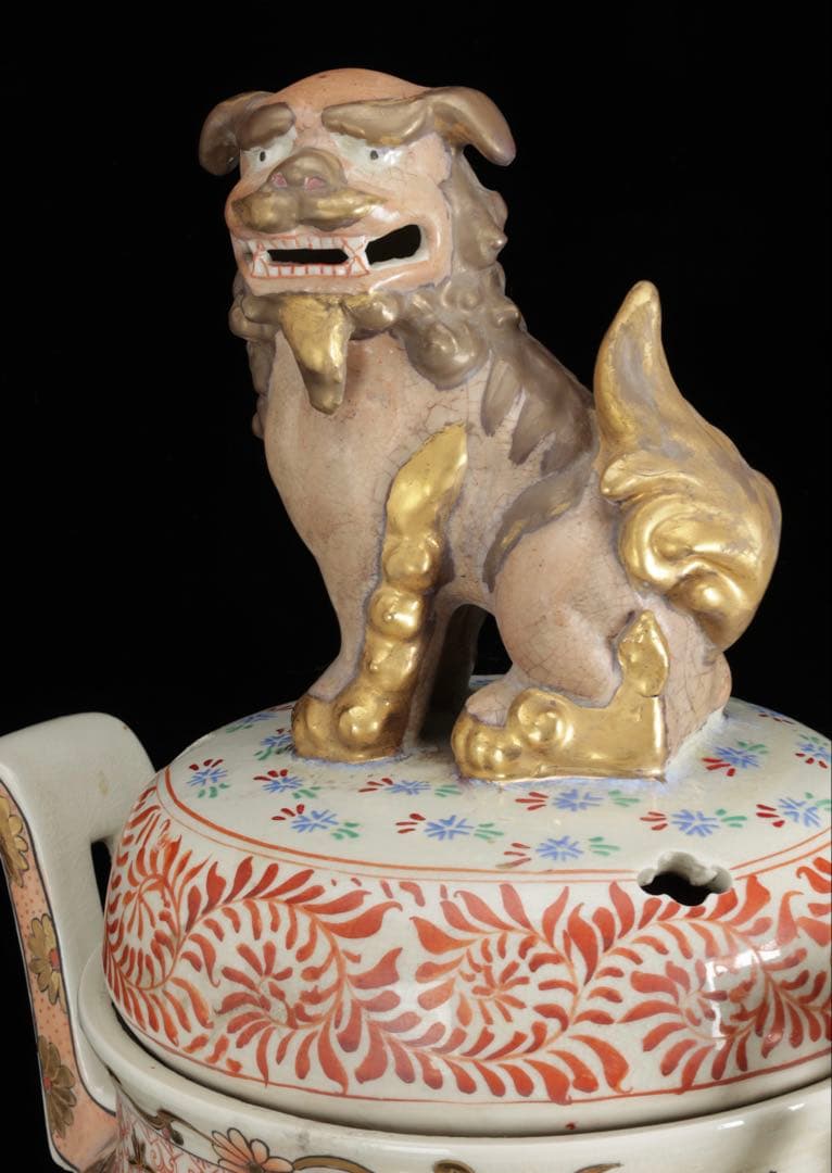 薩摩焼 丸十字家紋 金襴手色絵金彩 武者人物図 獅子摘 三足香炉 特大62cm