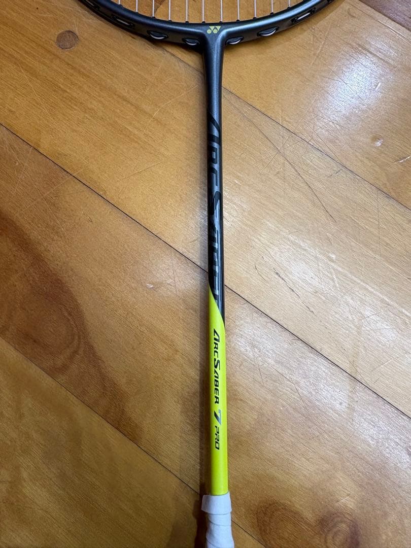 ARC SABER 7 PRO バドミントンラケット 2本セット
