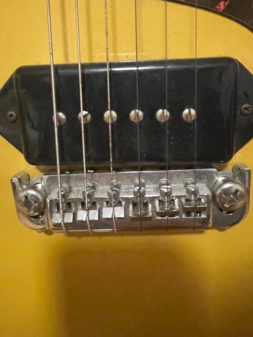 gibson風？　イエロー ダブルカッタウェイ エレキギター