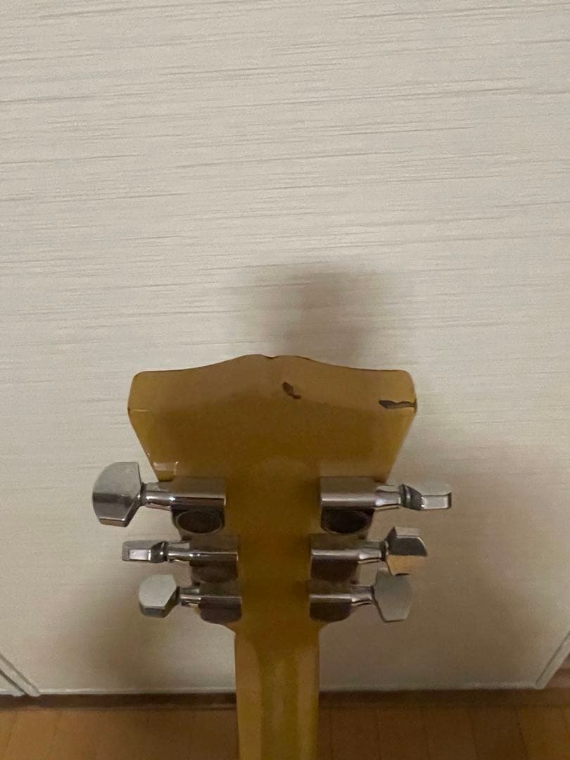 gibson風？　イエロー ダブルカッタウェイ エレキギター