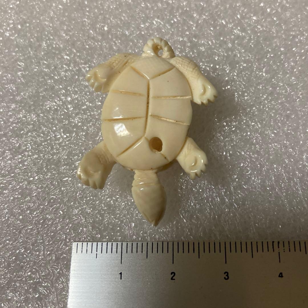 極上天然素材　亀　彫刻　根付　提げ物