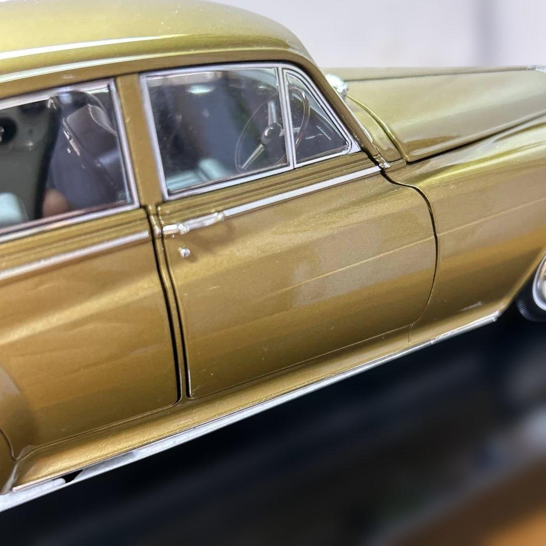 BENTLEY フィギュア付きピンバッチ付き