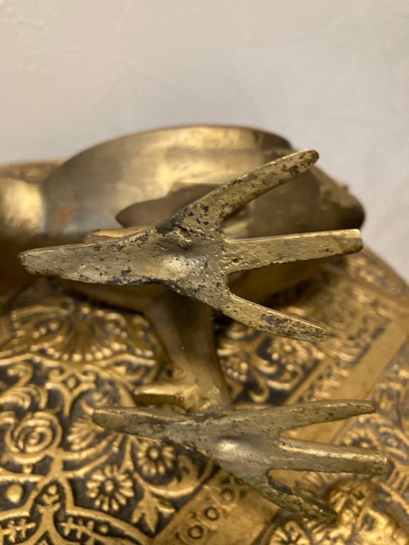 ブラス、真鍮製 孔雀の彫刻