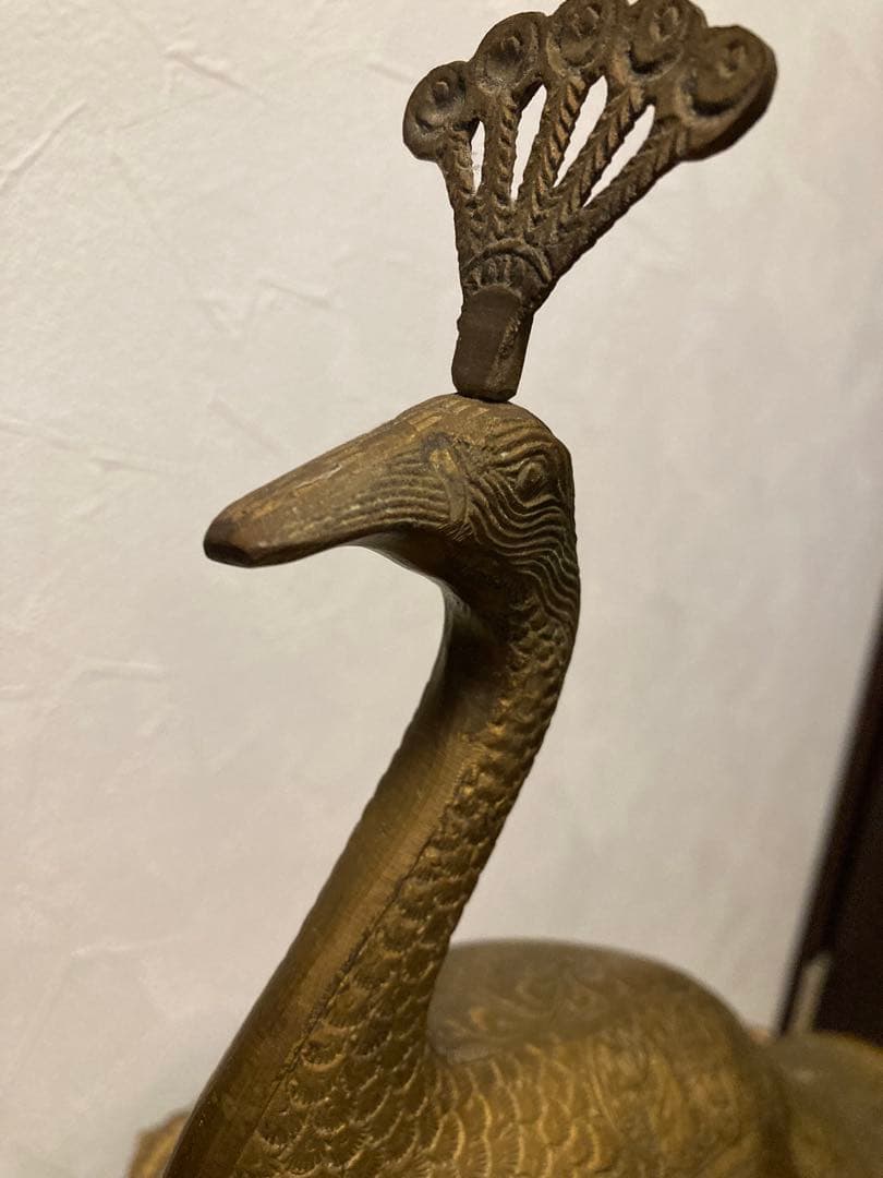 ブラス、真鍮製 孔雀の彫刻