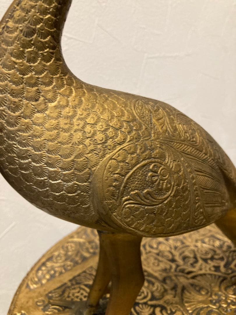 ブラス、真鍮製 孔雀の彫刻