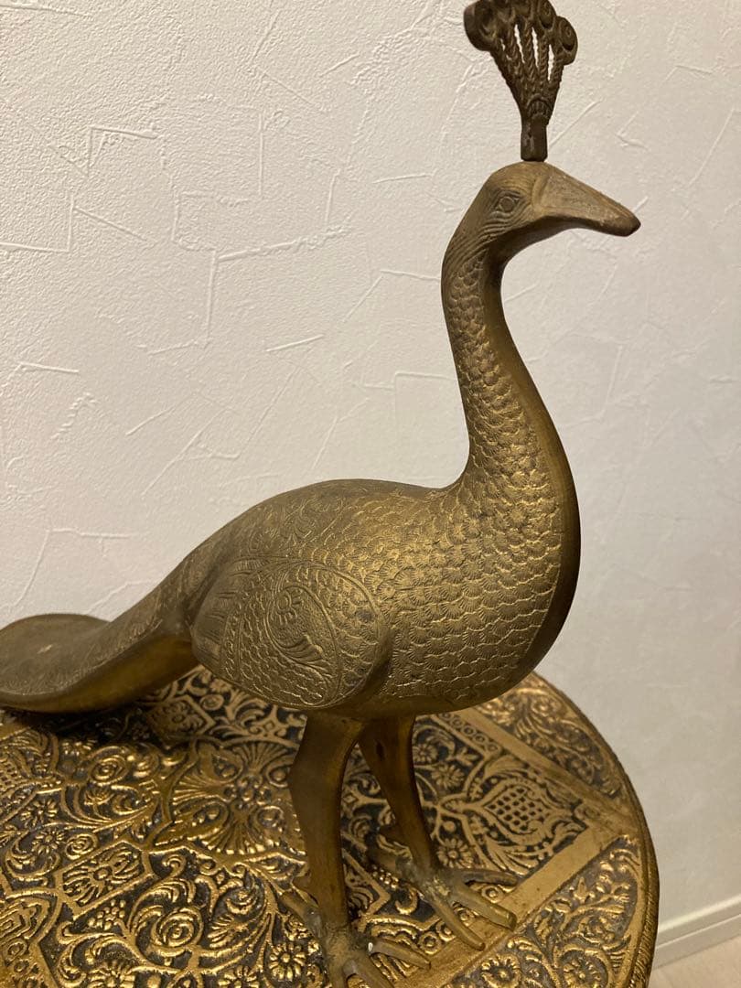 ブラス、真鍮製 孔雀の彫刻