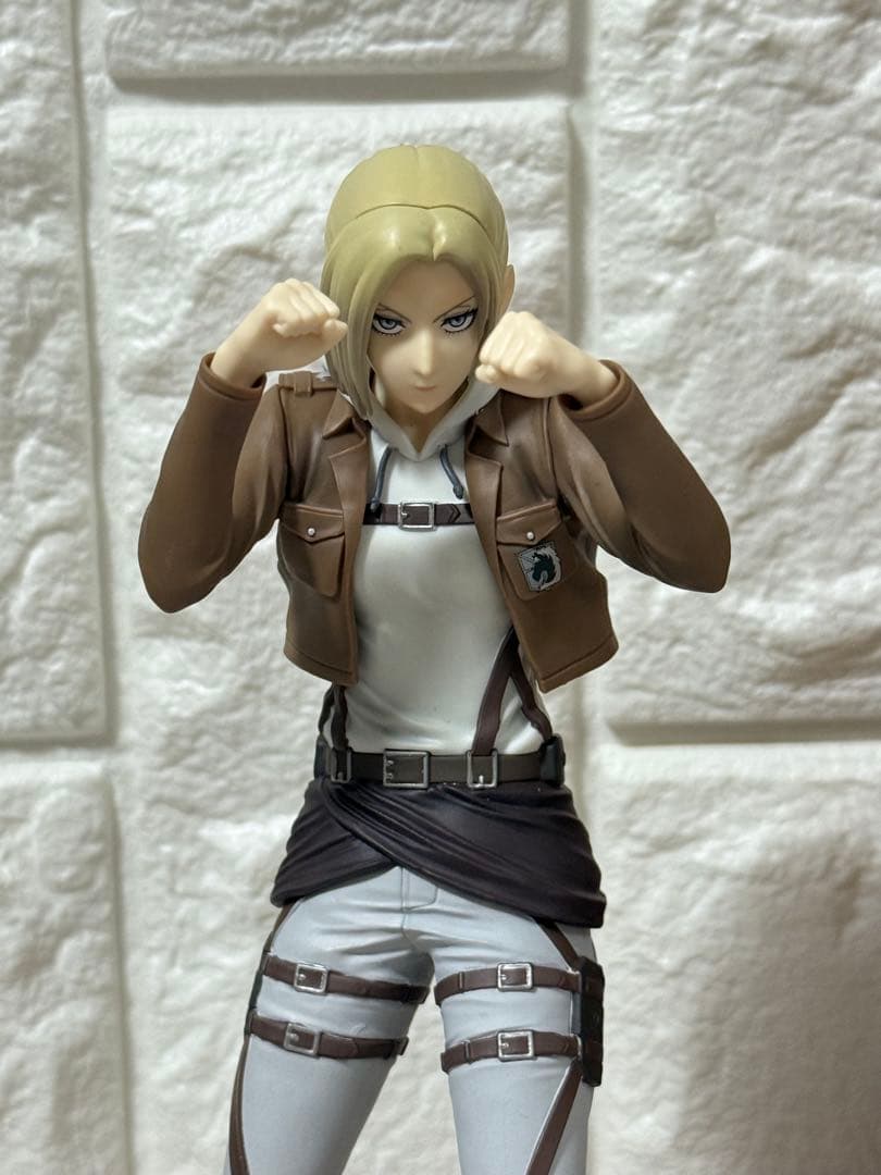 一番くじ　進撃の巨人　B賞アニ　壁の外の世界