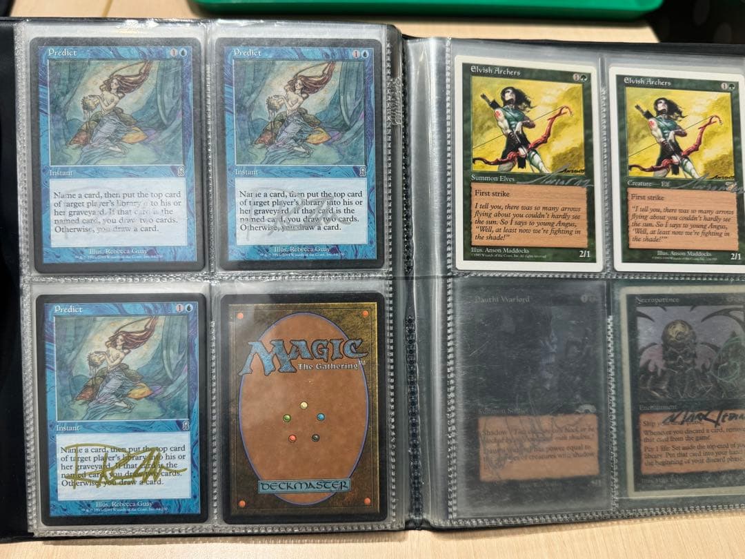 マジックザギャザリング。49枚全てサイン入りです。ファイル丸ごと出品！