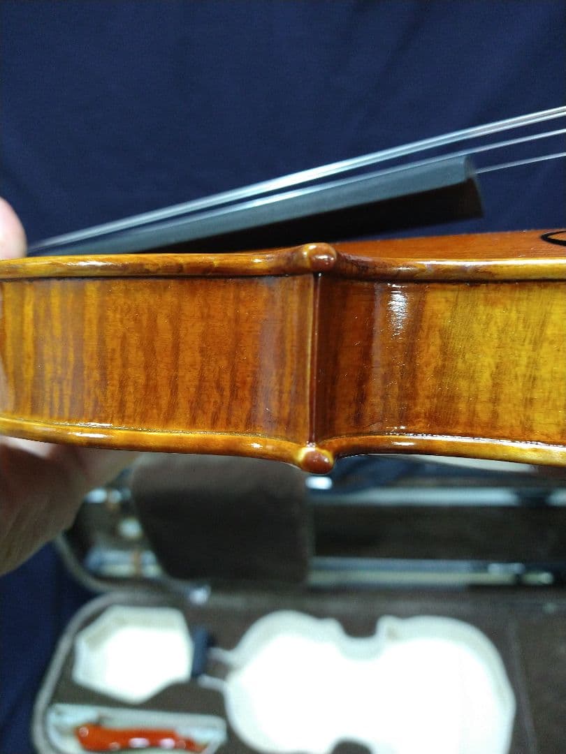 新品　オイルニス バイオリン　１ピース最高美しいトラ目メープルバック＆サイド板