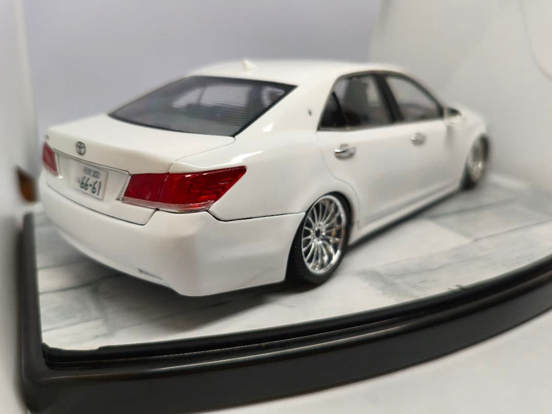 プラモデル　トヨタ　クラウンロイヤル　1/24　　完成品　VIP　シャコタン