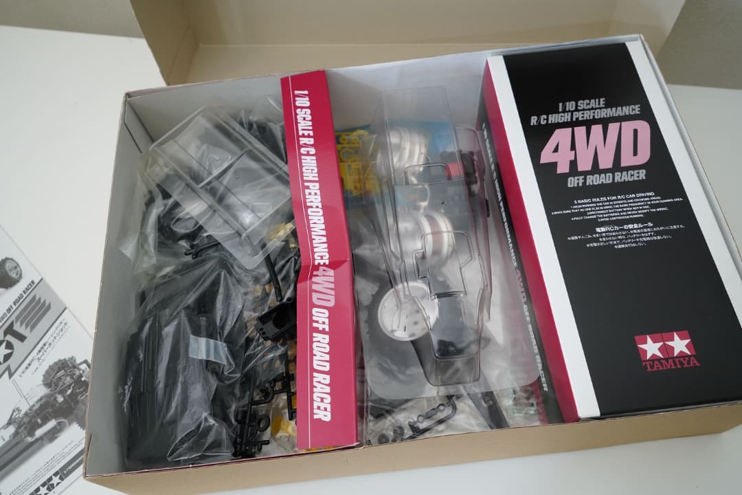 タミヤ 1/10電動RC レーシングバギー「スーパーホットショット」