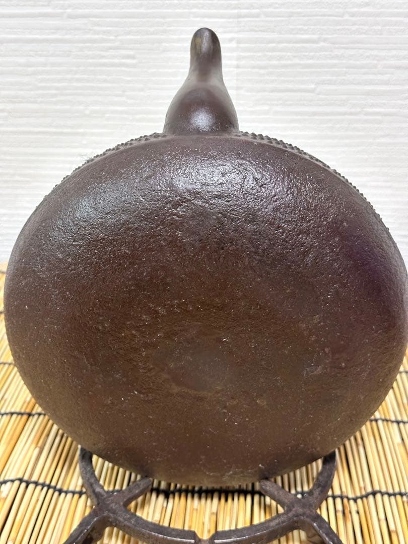 供箱、付属品付　岩手県奥州水沢幸工芸現代の名工 佐藤勝久造宝重霰２ℓ 南部鉄瓶