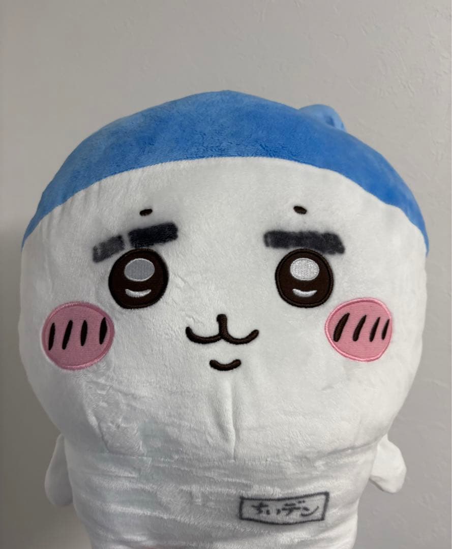 ちいかわとフォーデンが曲がり角でぶつかっちゃった(ちいデン)