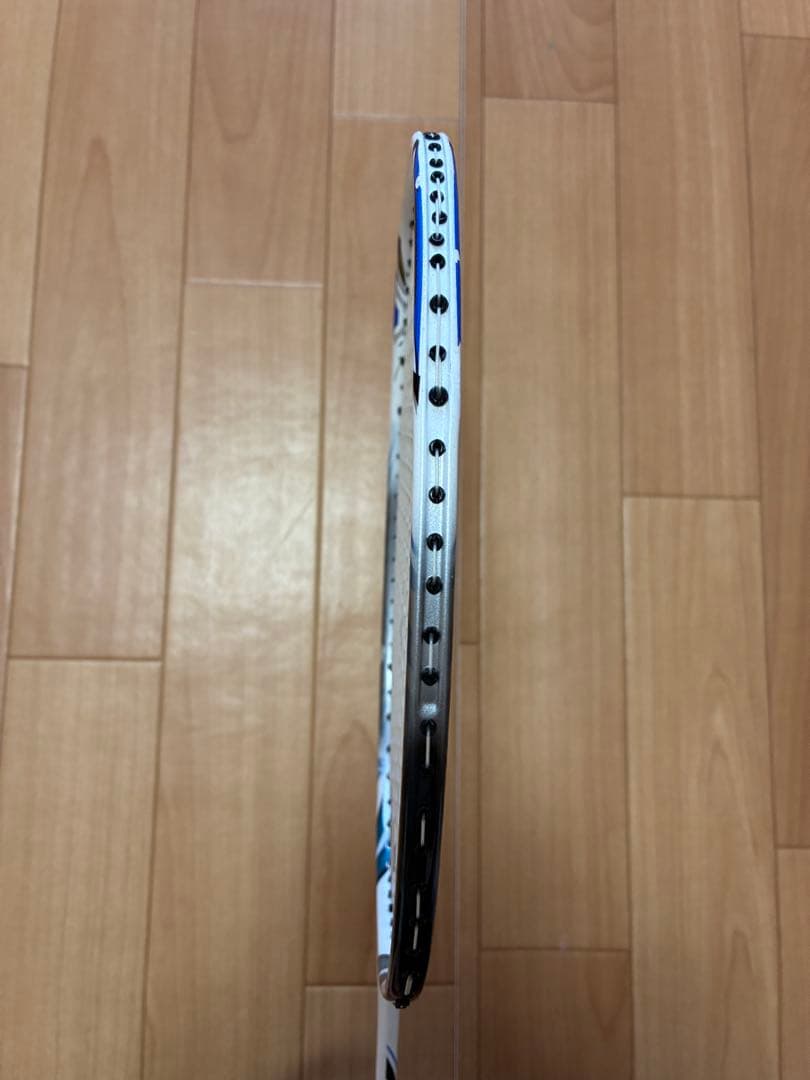 バドミントンラケット　ヨネックス ボルトリック60 4U