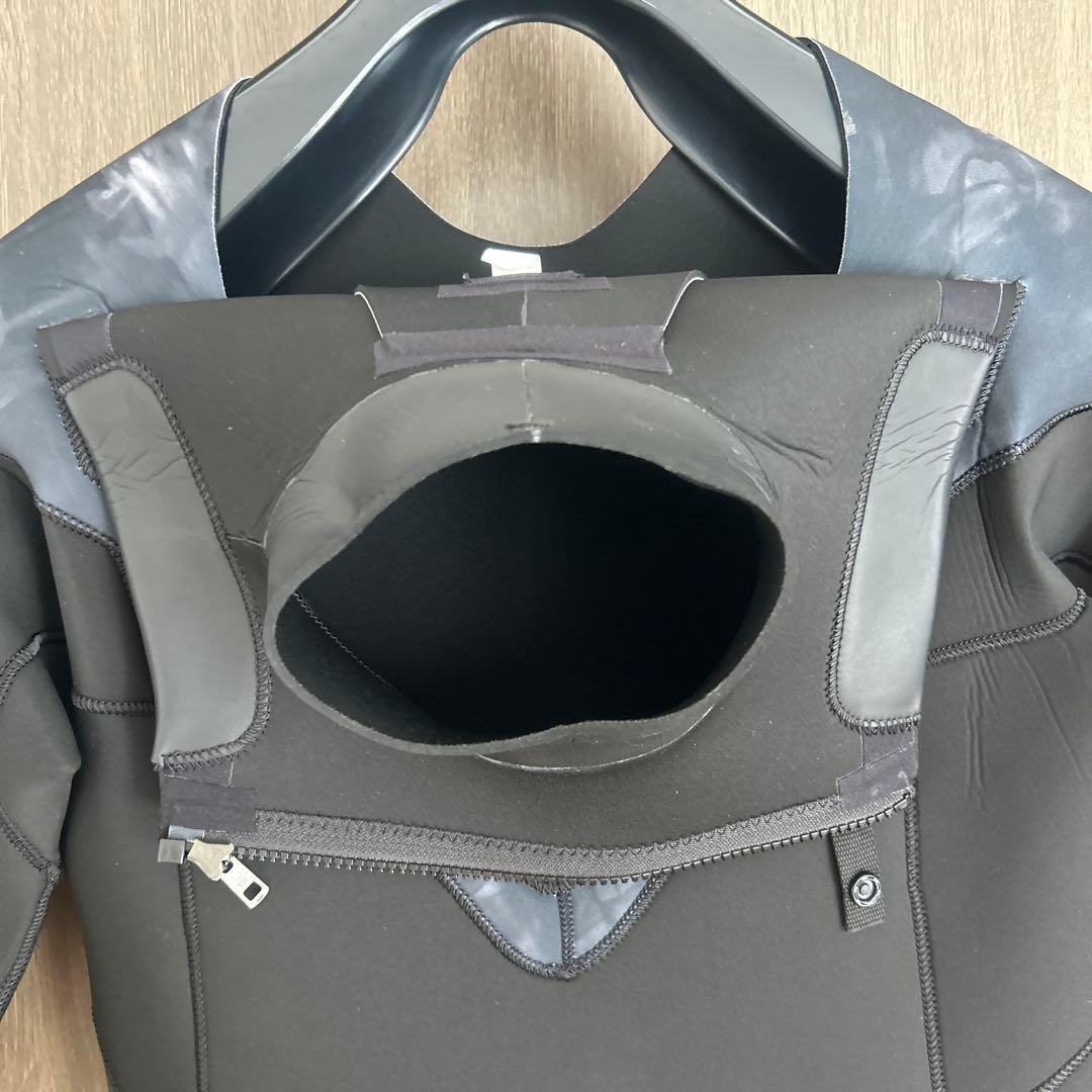 【新品未使用】オニール SUPERFREAK Z.E.N.フルスーツ 3/2mm