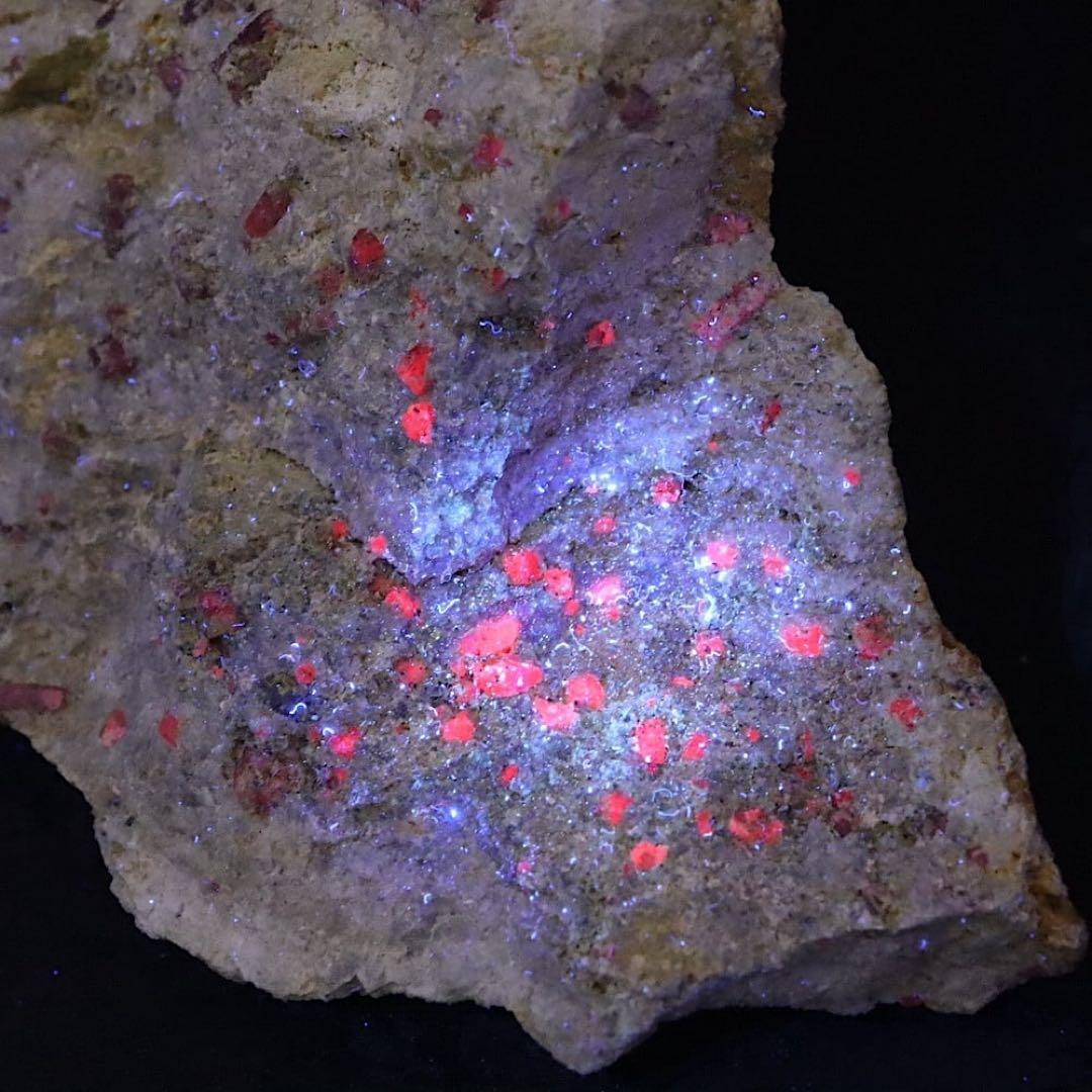 カリフォルア産 コランダム ルビー 原石 399.5g CRD100 鉱物天然石