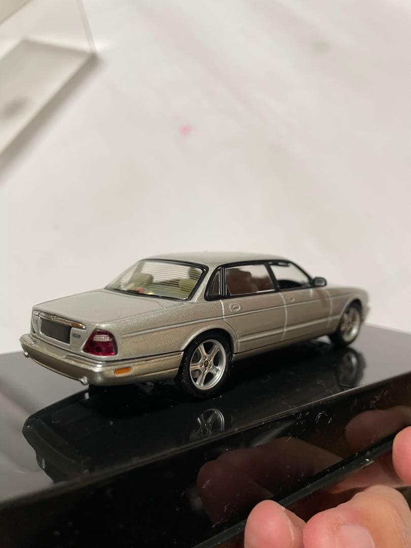 Mercedes-Benz G 55 AMG ブラックとCLS ホワイトのセット