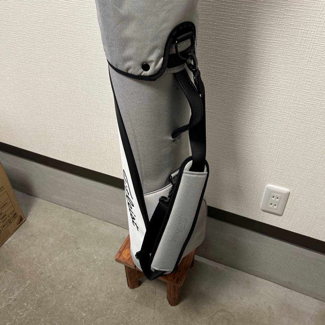 美品 未使用 タイトリスト 細身 キャディバッグ グレー フード付き直立型