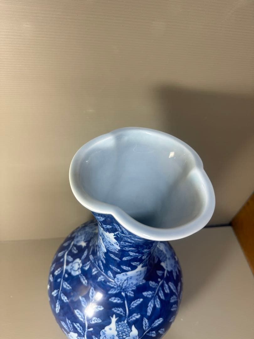 2409 【6代館林源右衛門】　染付柘榴文　花瓶