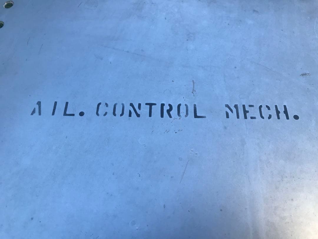 航空機 機体部品 T-33 左主翼 8L AIR CONTROL MECHパネル