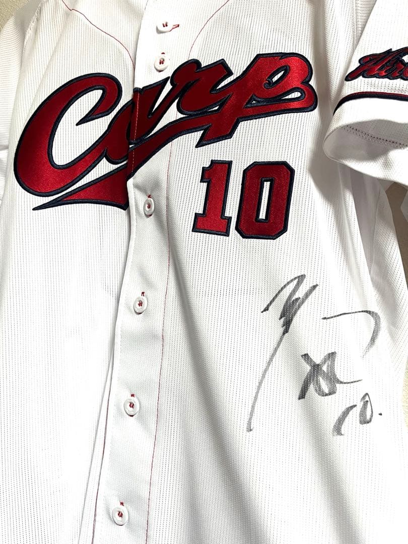 広島東洋カープ　佐々木泰選手　直筆サイン入りユニフォーム　ホームMサイズ