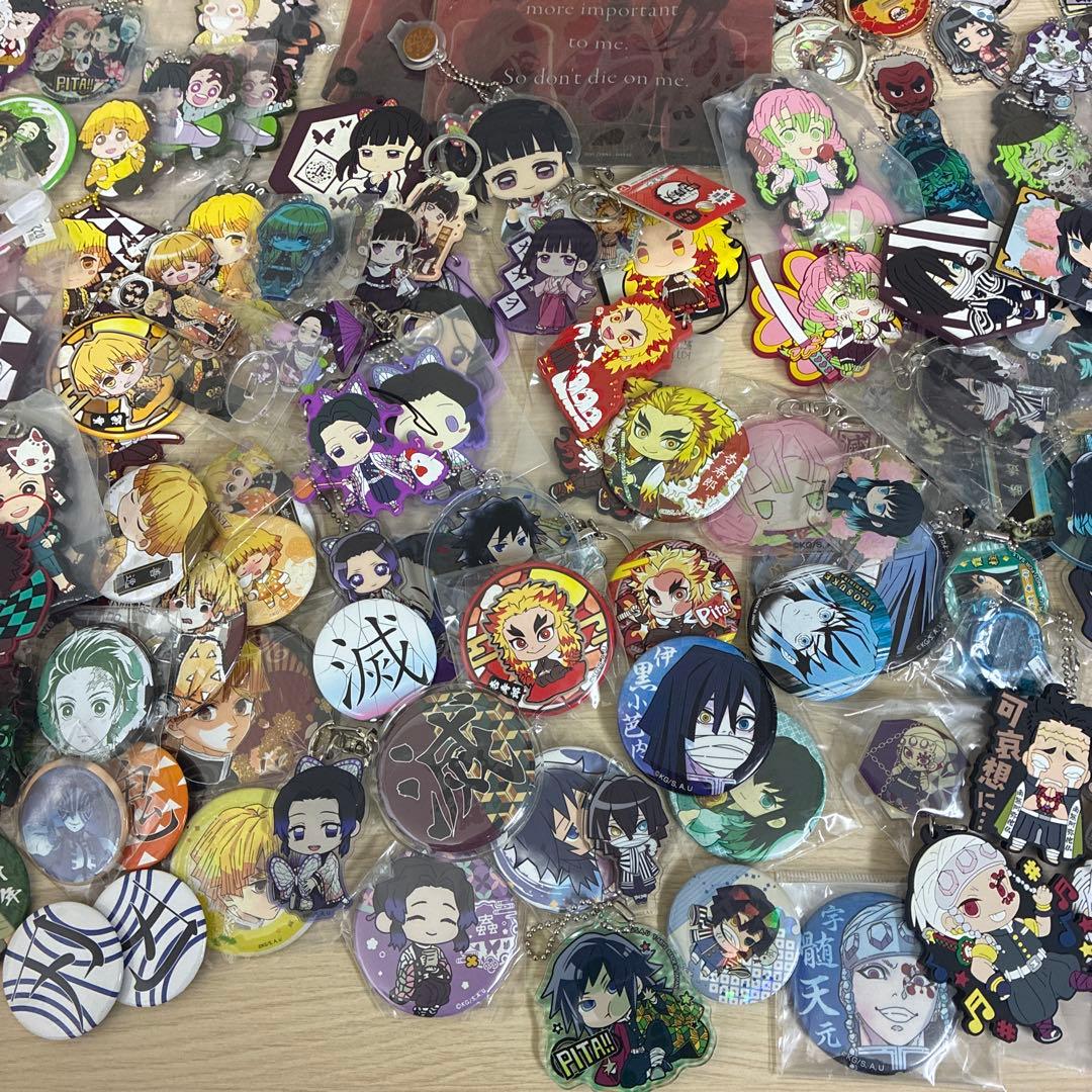 Demon Slayer 鬼滅の刃 缶バッジ ストラップ グッズセット