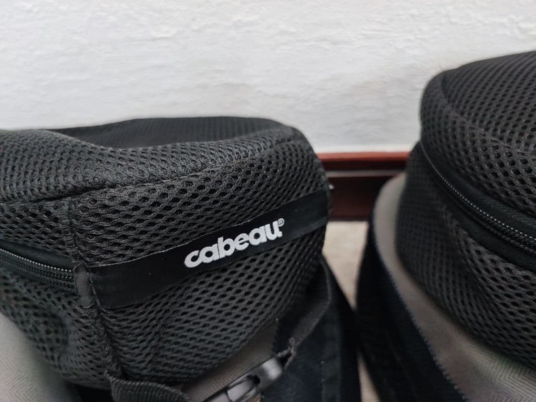 Cabeau Evolution Cool Travel Pillow　2点