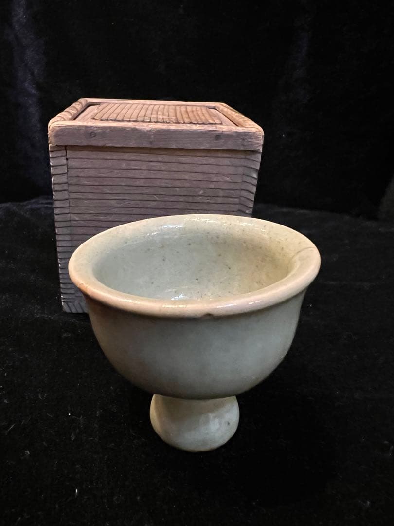 淡い緑色 高脚陶器ボウル 木箱付き