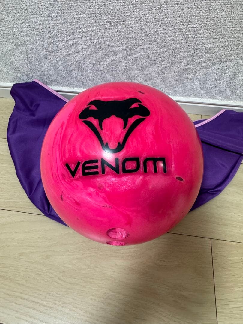 MOTIV VENOM ピンク ボウリングボール