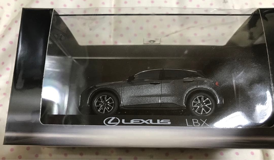 レクサス　LBX 左ハンドル　京商　④