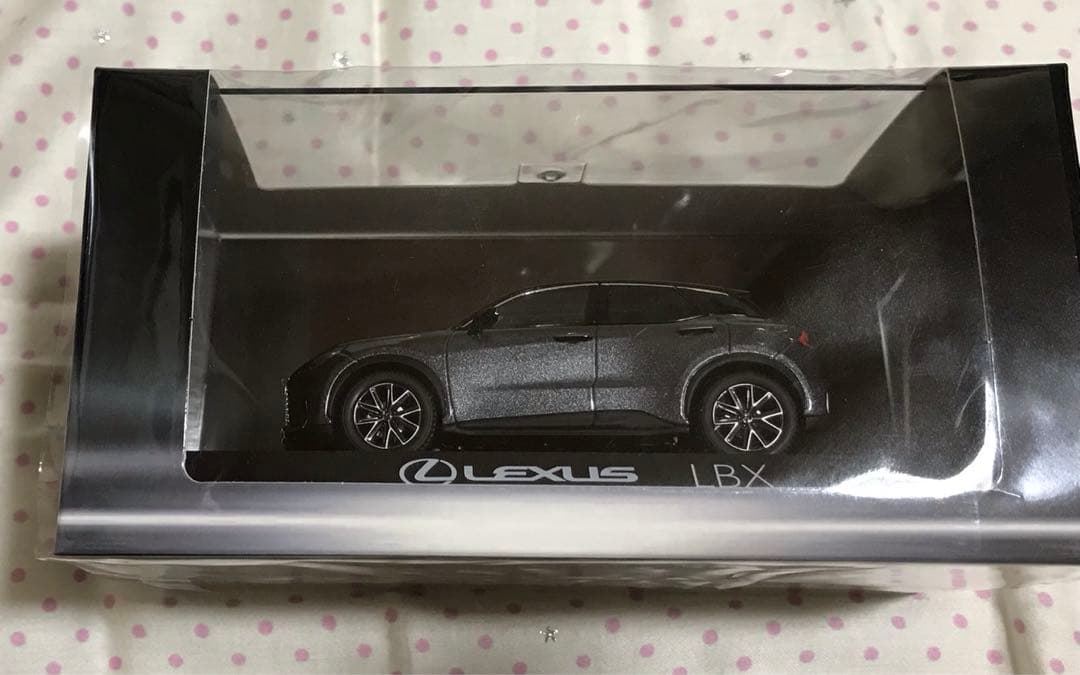 レクサス　LBX 左ハンドル　京商　④