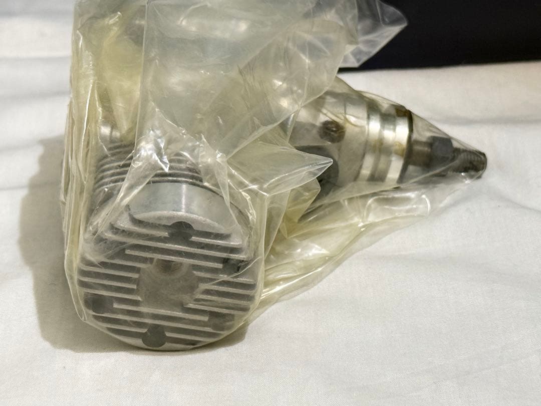 未使用★O.S. MAX61VPラジコン飛行機エンジン＆KATOプロペラセット