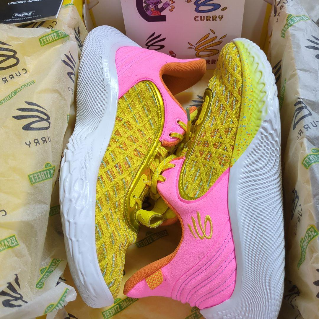 シューズ(男性用) Curry Flow 9 Sesame Street Big Bird