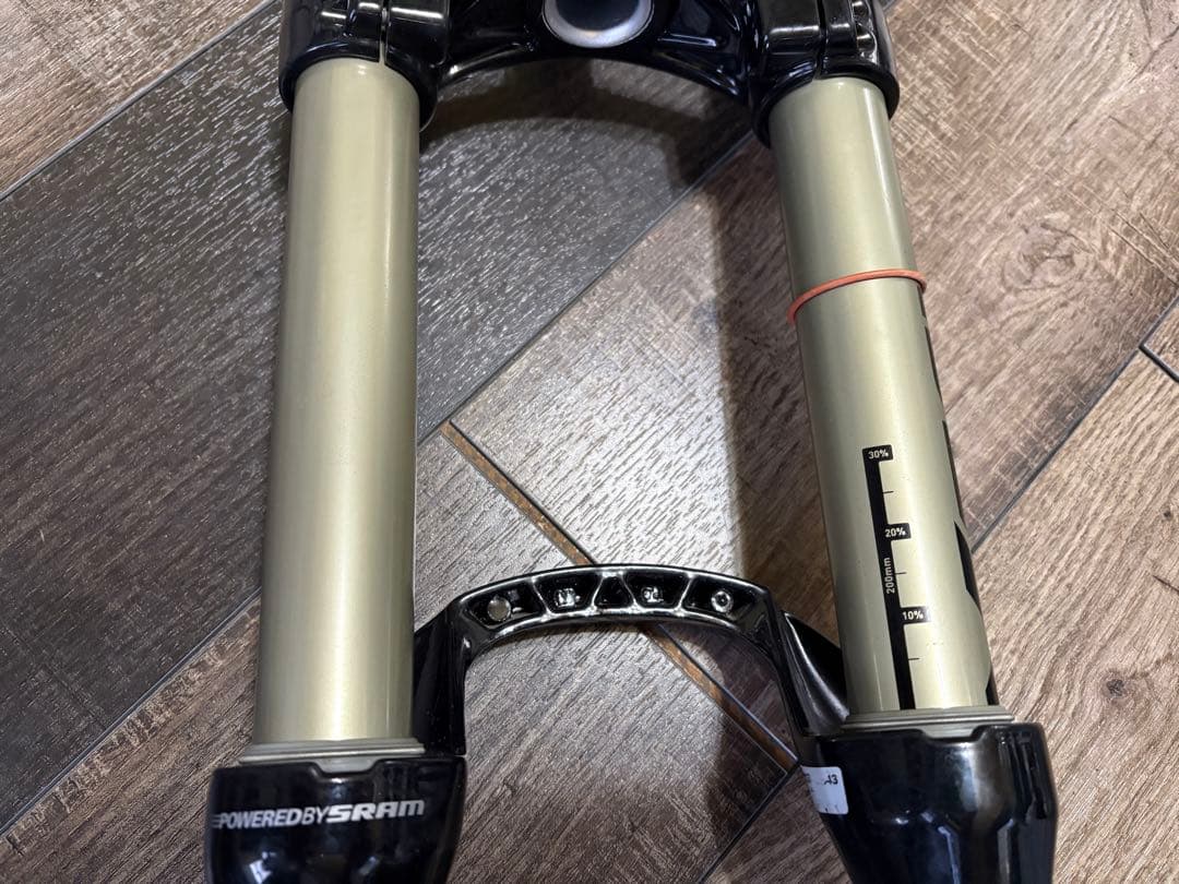 美品 ROCK SHOX ロックショックス BOXXER RC Φ20MAXLE