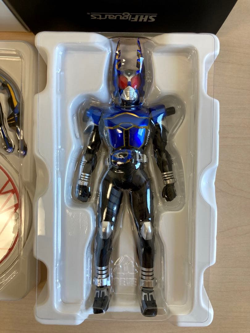 S.H.Figuarts 真骨彫 仮面ライダー カブト ガタック ロゴ