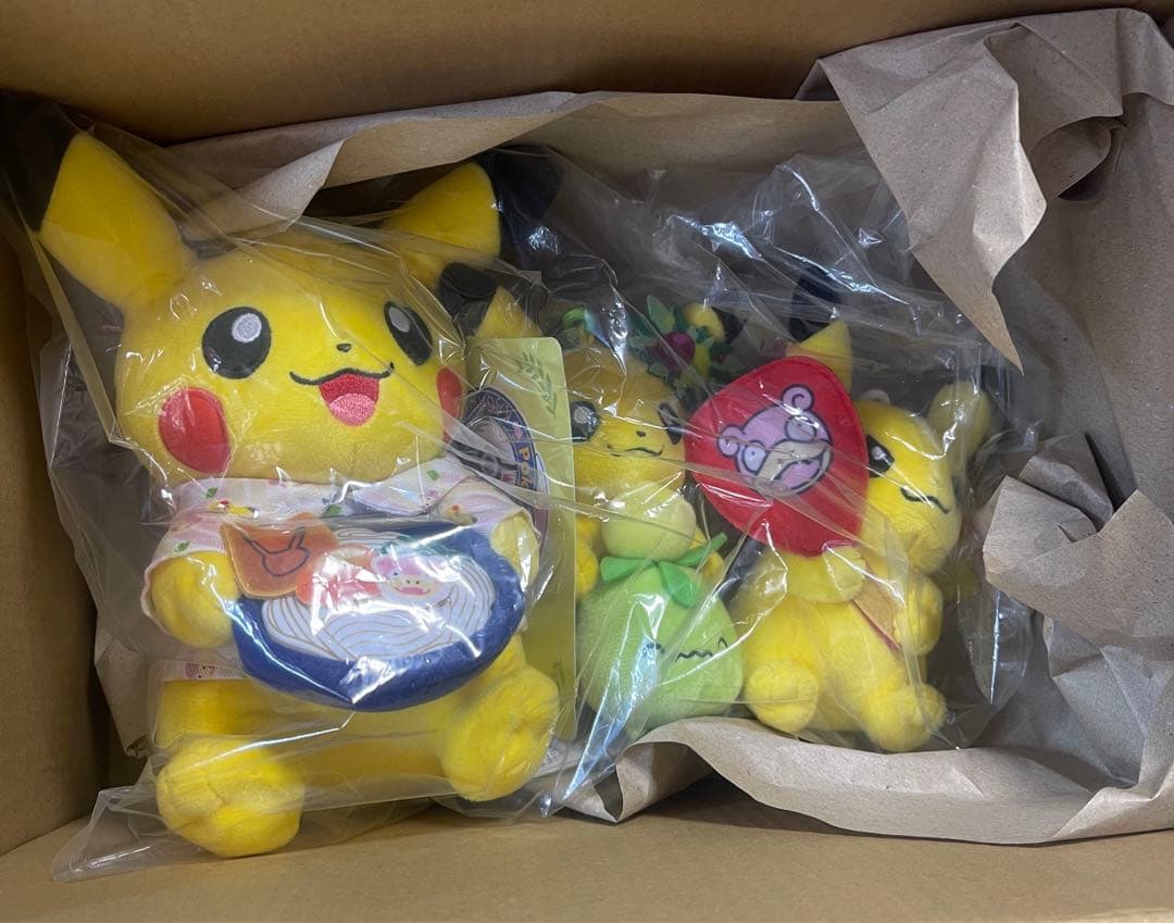 ポケモンセンターカガワ　ピカチュウぬいぐるみ