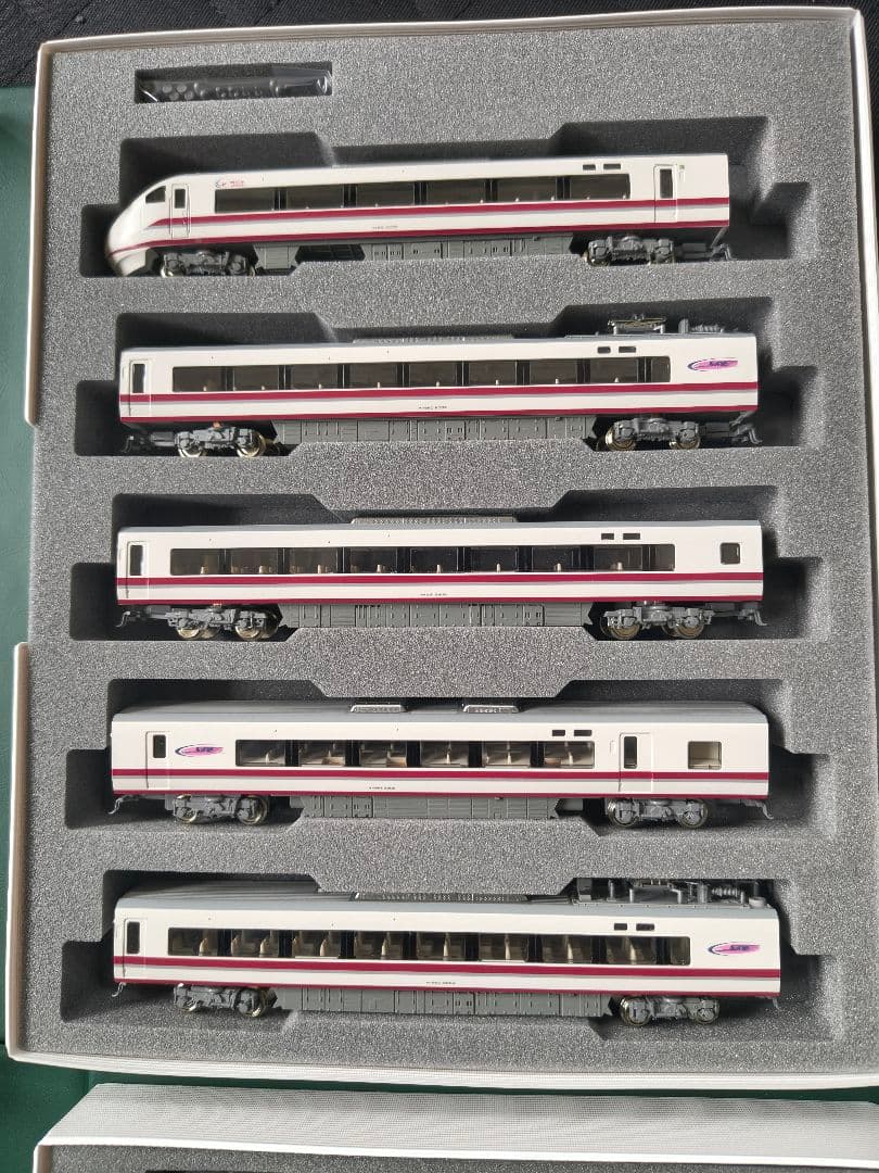 KATO 北越急行 681系2000番台スノーラビット9両セット（室内灯2箱付）