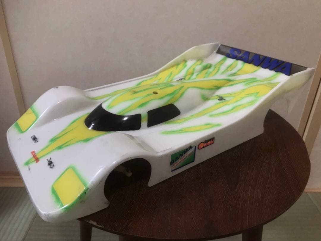 ラジコンカー スポーツカーボディ（シャシ付き）