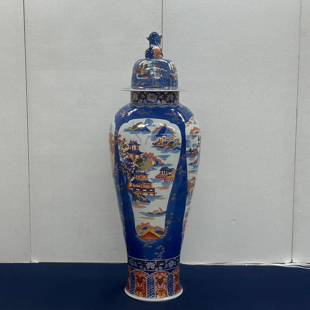 古伊万里様式 蓋獅子付 色絵金彩唐草波風景文 大型磁器壺