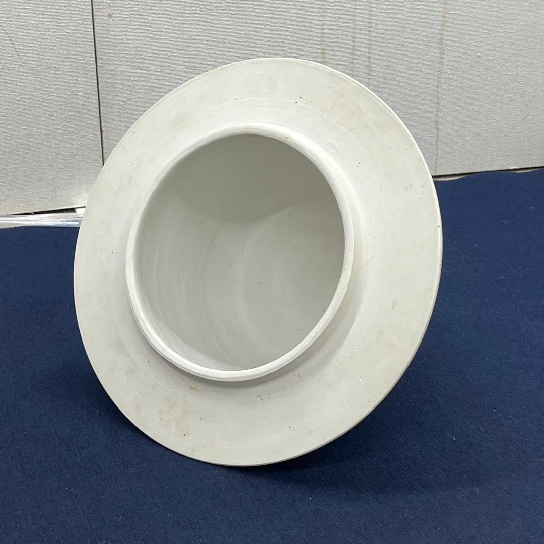 古伊万里様式 蓋獅子付 色絵金彩唐草波風景文 大型磁器壺