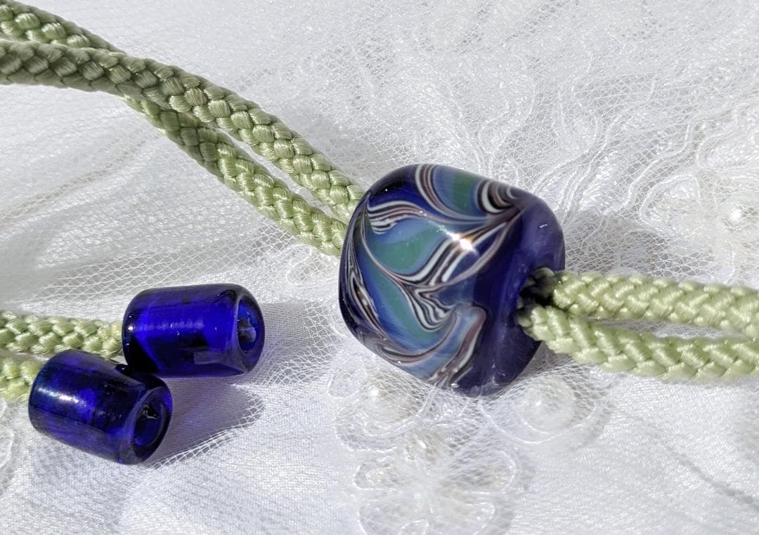 吉田正子トンボ玉（貳拾）　「江戸組み紐」ネックレス　ガラス玉に込めた日本画