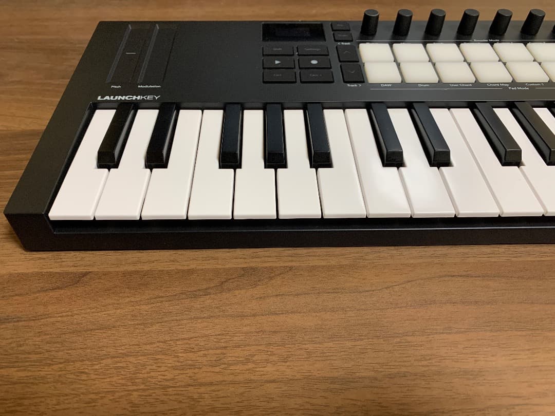 Novation Launchkey Mini 37 MK4 [製品登録解除済]