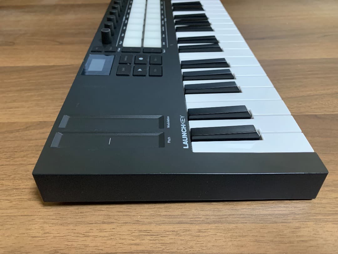 Novation Launchkey Mini 37 MK4 [製品登録解除済]