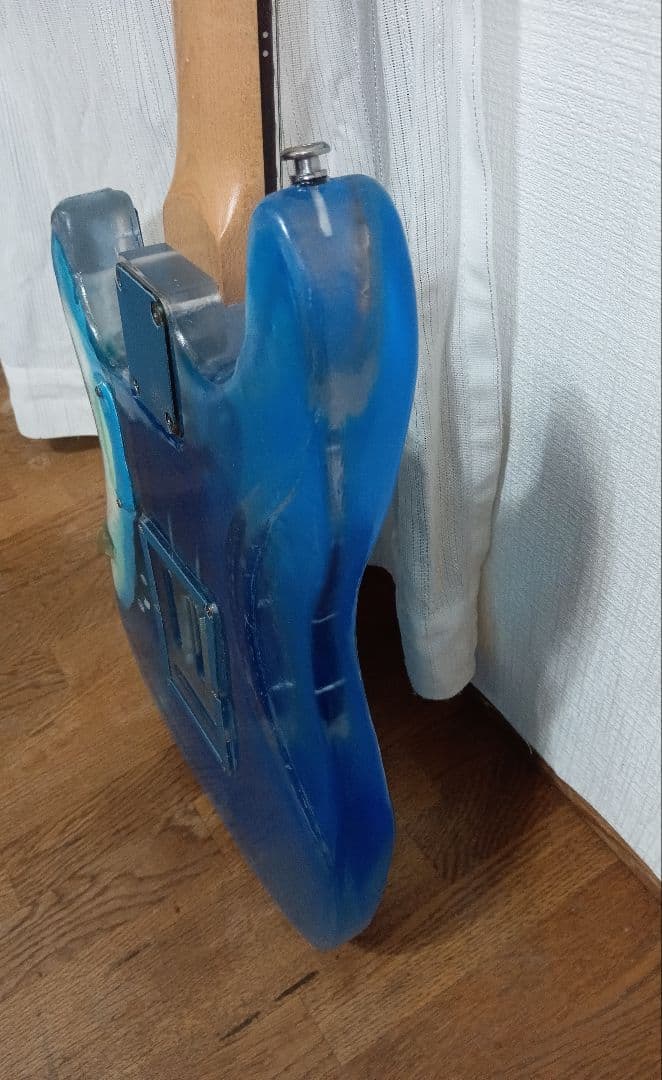 エレキギター　アクリル透明　ストラトタイプ LED・WAVE・クラゲ仕様