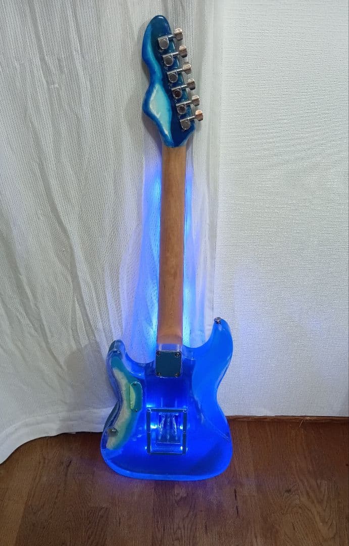 エレキギター　アクリル透明　ストラトタイプ LED・WAVE・クラゲ仕様