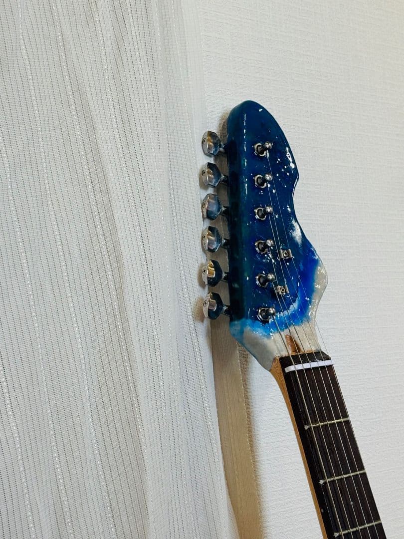 エレキギター　アクリル透明　ストラトタイプ LED・WAVE・クラゲ仕様